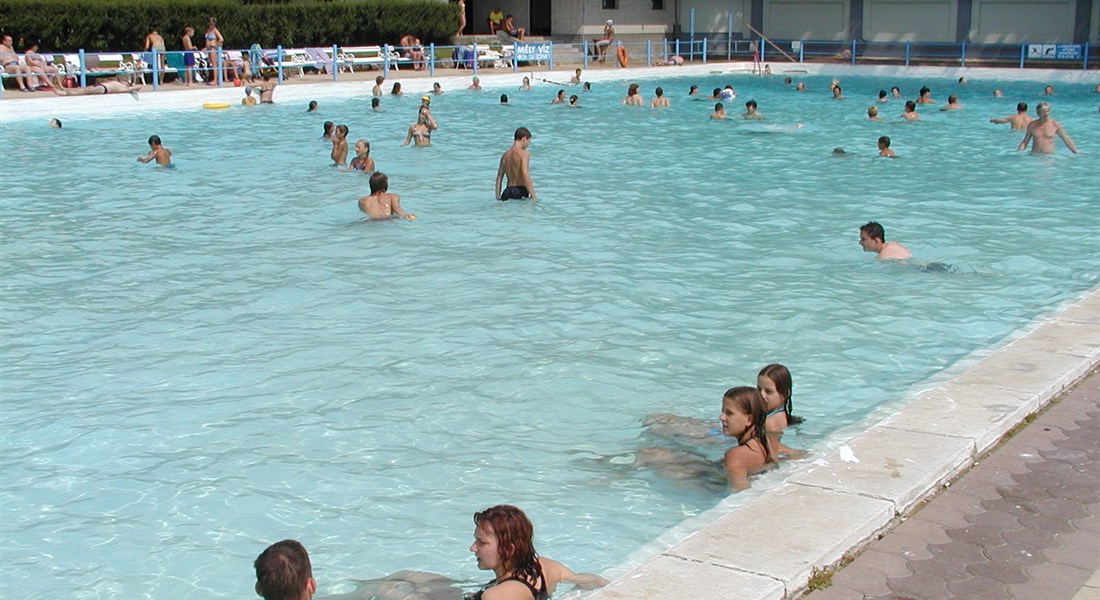 Eger - Maďarsko Eger lázně venkovní bazén 2