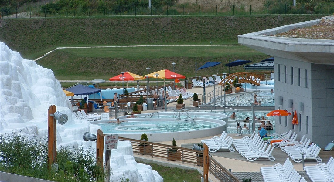 Egerszalók - Maďarsko Egerszalók - pohled na bazény a jezírka