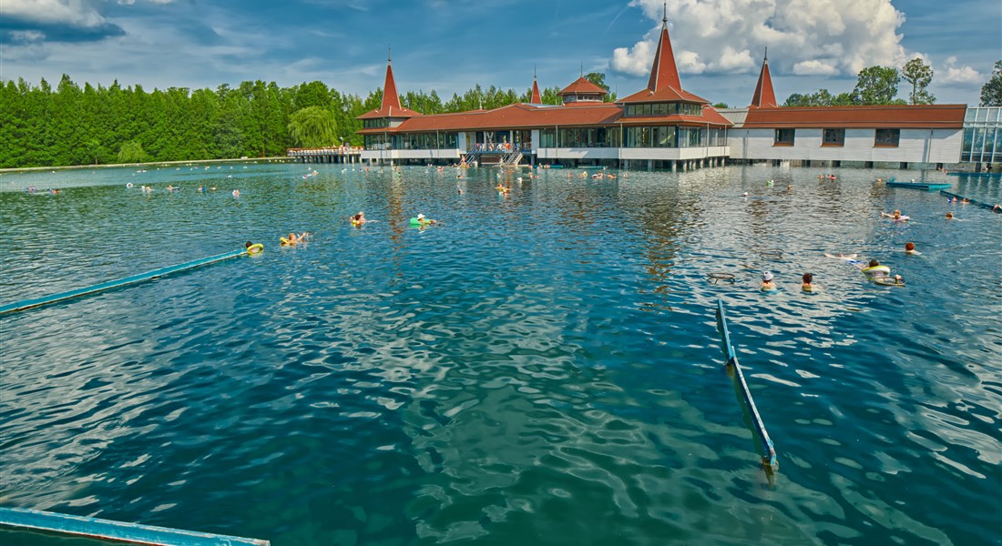 Hévíz - Maďarsko Hévíz pohled na venkovní bazény