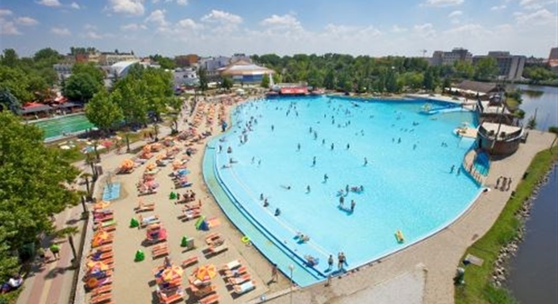 Hajdúszoboszló - Maďarsko Hajdúszoboszló pohled na venkovní bazény