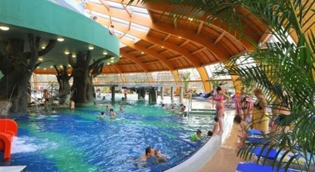 Hajdúszoboszló - Maďarsko Hajdúszoboszló vnitřní bazény