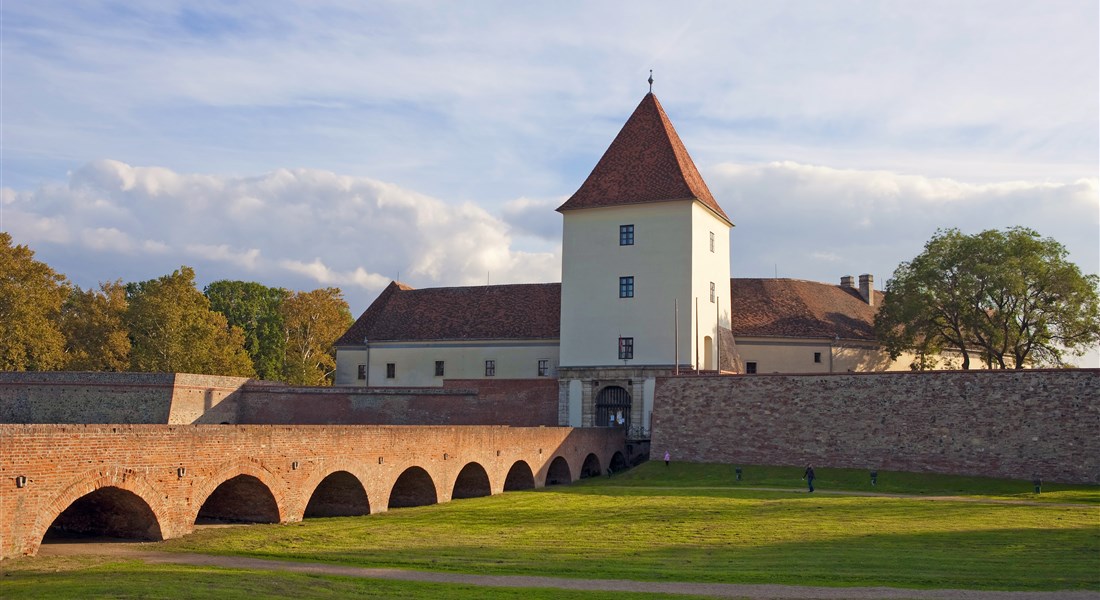 Sárvár - Maďarsko Sárvár pohled na hrad