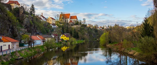 Bechyně, turistický triumf v malebném údolí Lužnice - Česká republika Jižní Čechy Bechyně - pohled od řeky