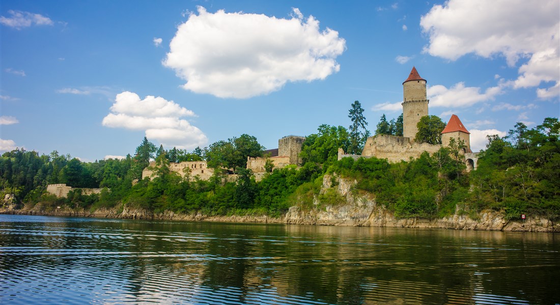 Jižní Čechy - Česká republika Jižní Čechy Zvíkov - pohled na hrad z Orlíku