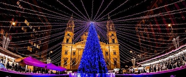 Adventní trhy v Maďarsku: užijte si předvánoční romantiku Budapeště a klid Šoproně!