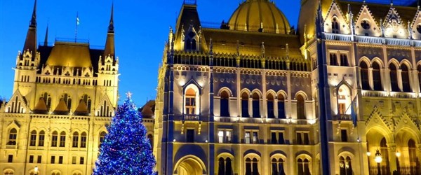 Adventní trhy v Maďarsku: užijte si předvánoční romantiku Budapeště a klid Šoproně!