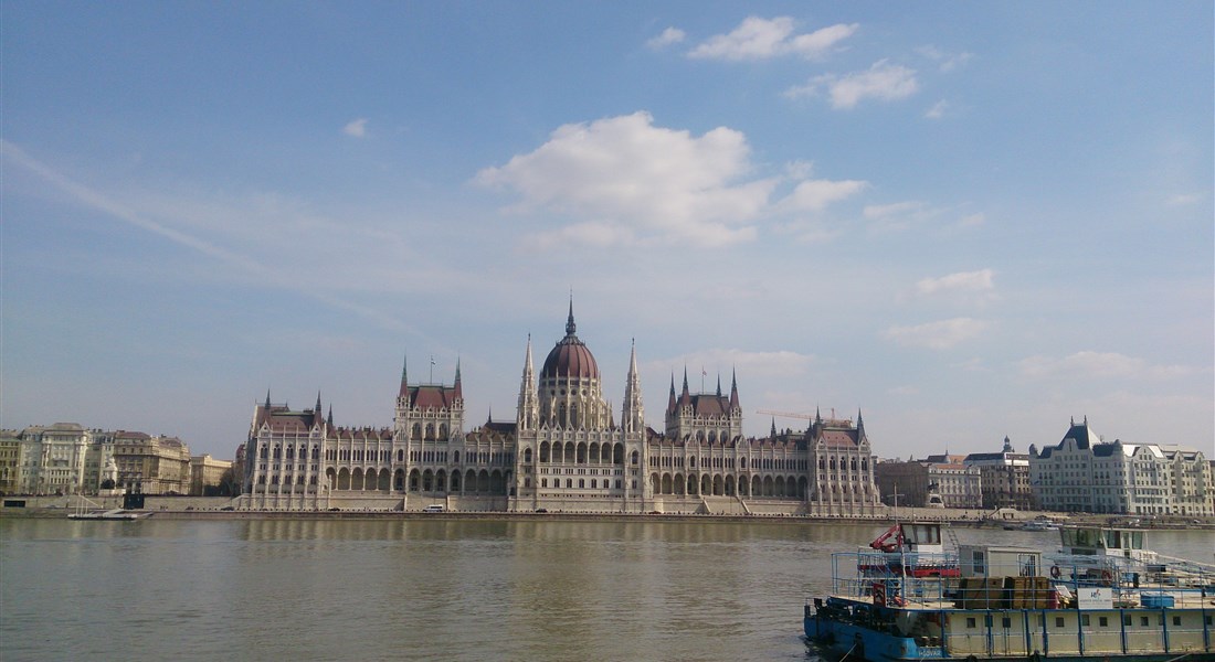 Budapešť - Maďarsko Budapešť-denní pohled na parlament