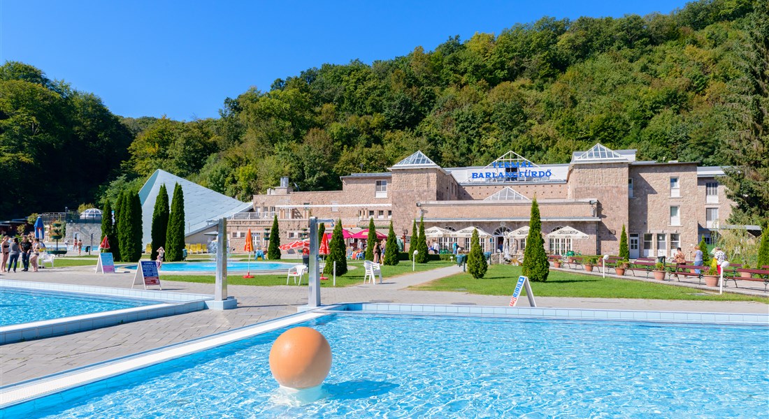 Miskolctapolca - Maďarsko Miskolctapolca pohled na venkovní bazén