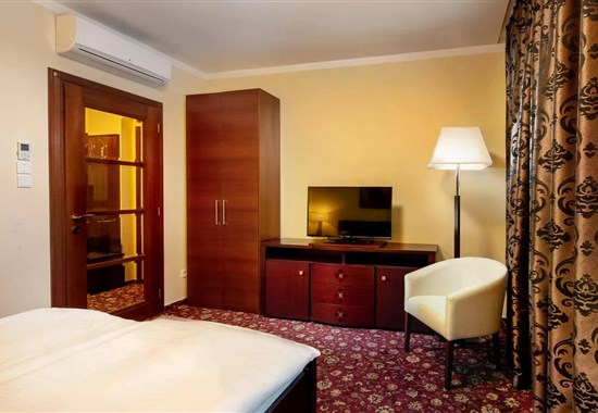 Valeč u Třebíče - hotel Zámek - 