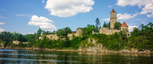 Česká republika Jižní Čechy Zvíkov - pohled na hrad z Orlíku