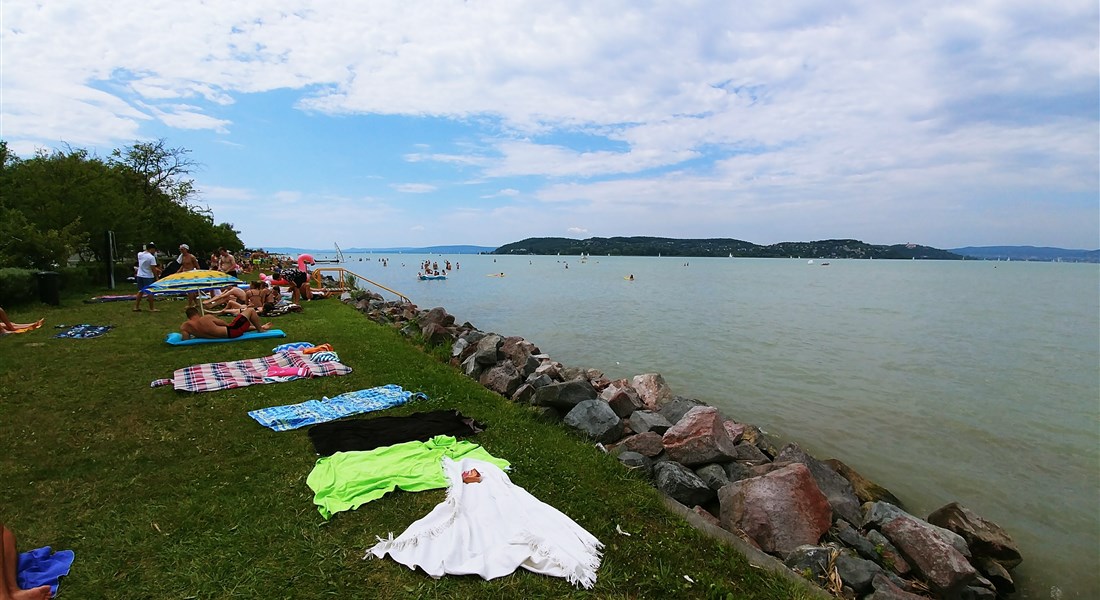 Balaton - Maďarsko Balaton - pláž u Balatonu