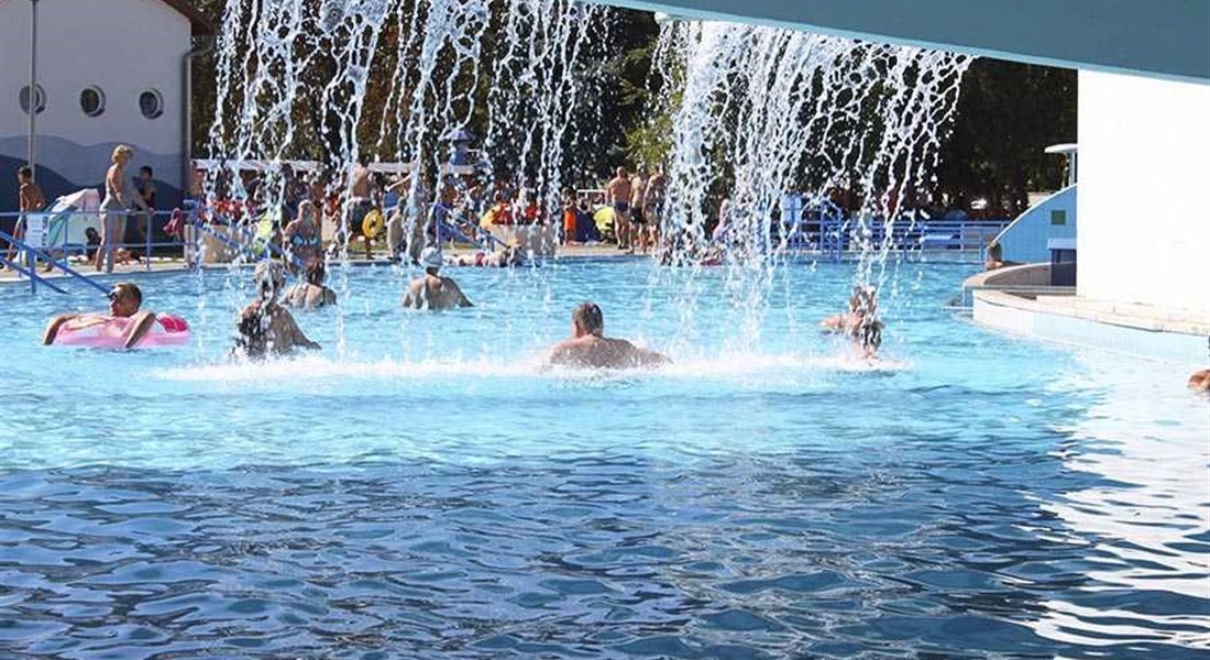 Mezőkövesd - Maďarsko Mezökövesd termální lázně venkovní bazény 3