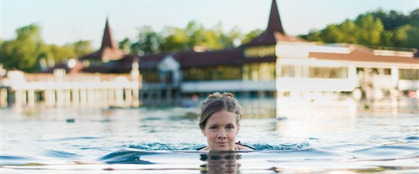 HÉVIZ – VĚČNĚ TEPLÉ A LÉČIVÉ JEZERO - Maďarsko Hévíz jezero