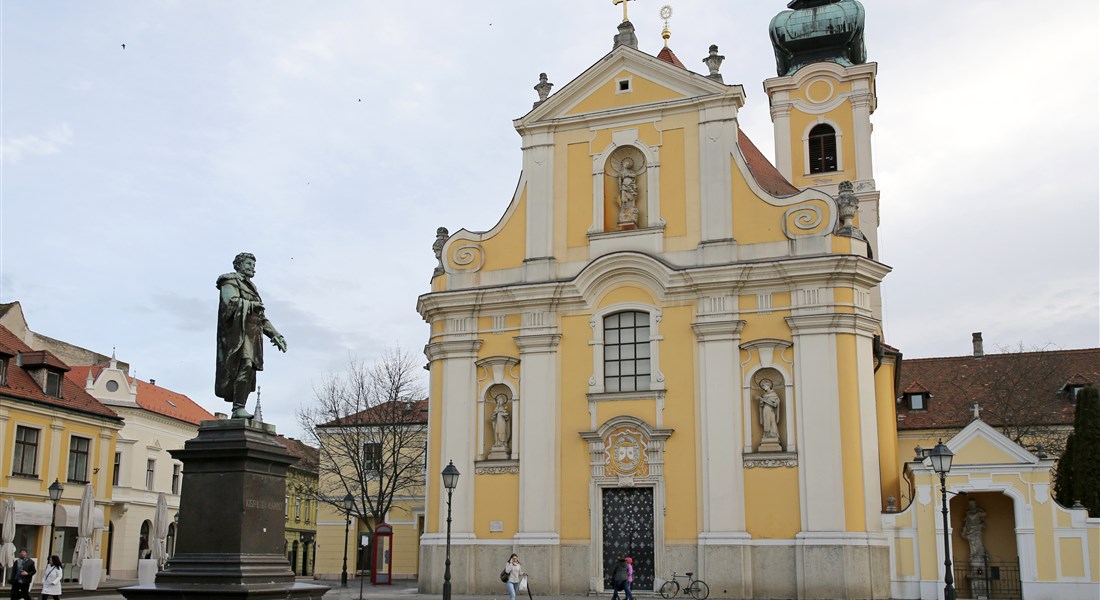 Győr - Maďarsko Gyor - Náměstí Vídeňské brány