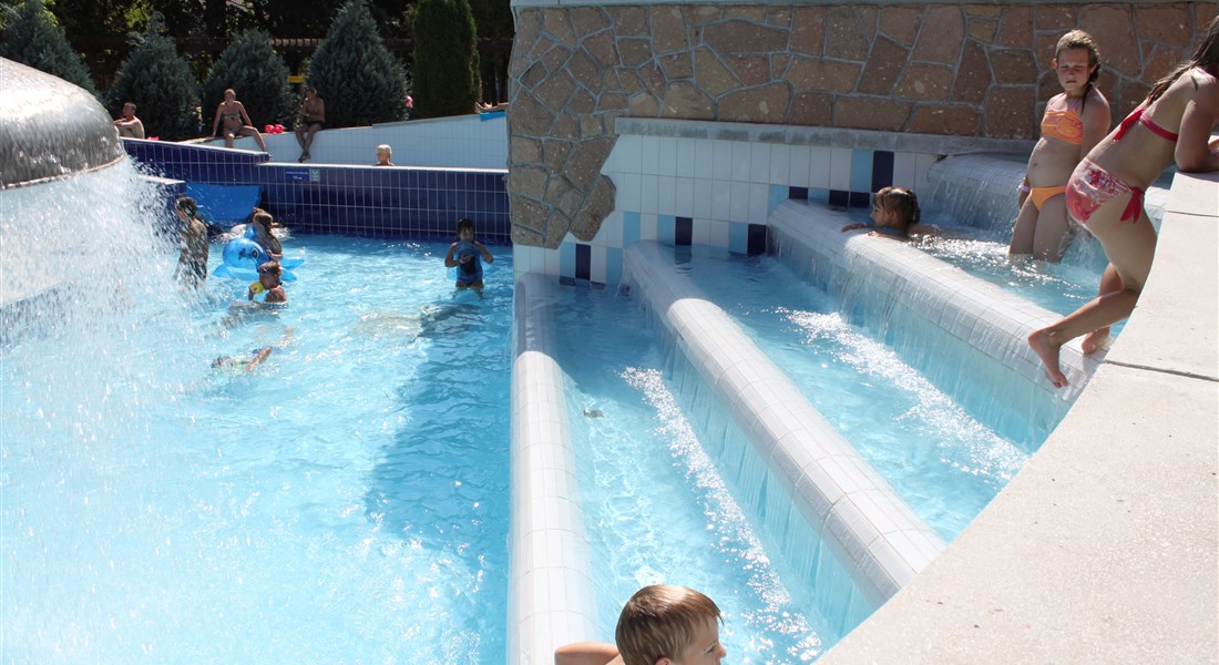 Mezőkövesd - Maďarsko Mesökövesd - termální lázně venkovní bazén pro děti