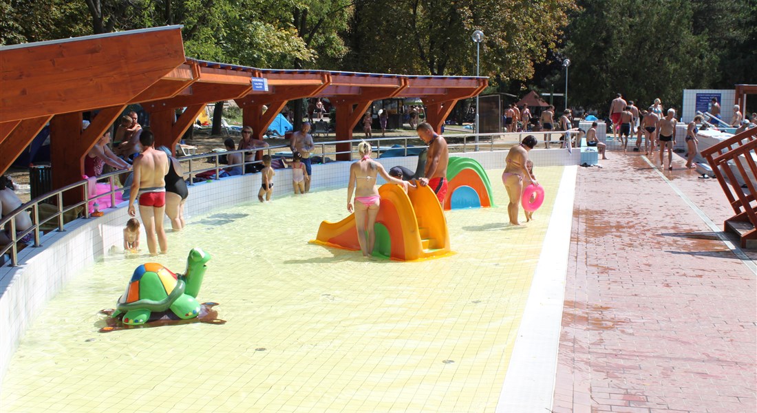 Mezőkövesd - Maďarsko Mesökövesd - termální lázně brouzdaliště pro děti