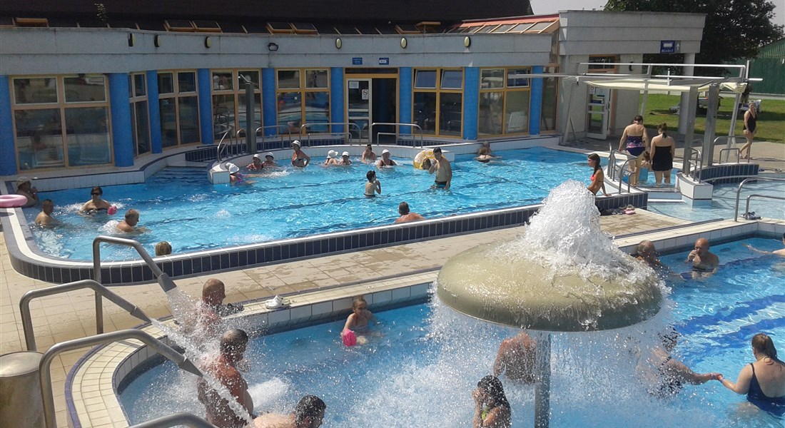 Mezőkövesd - Maďarsko Mesökövesd - termální lázně - venkovní bazén
