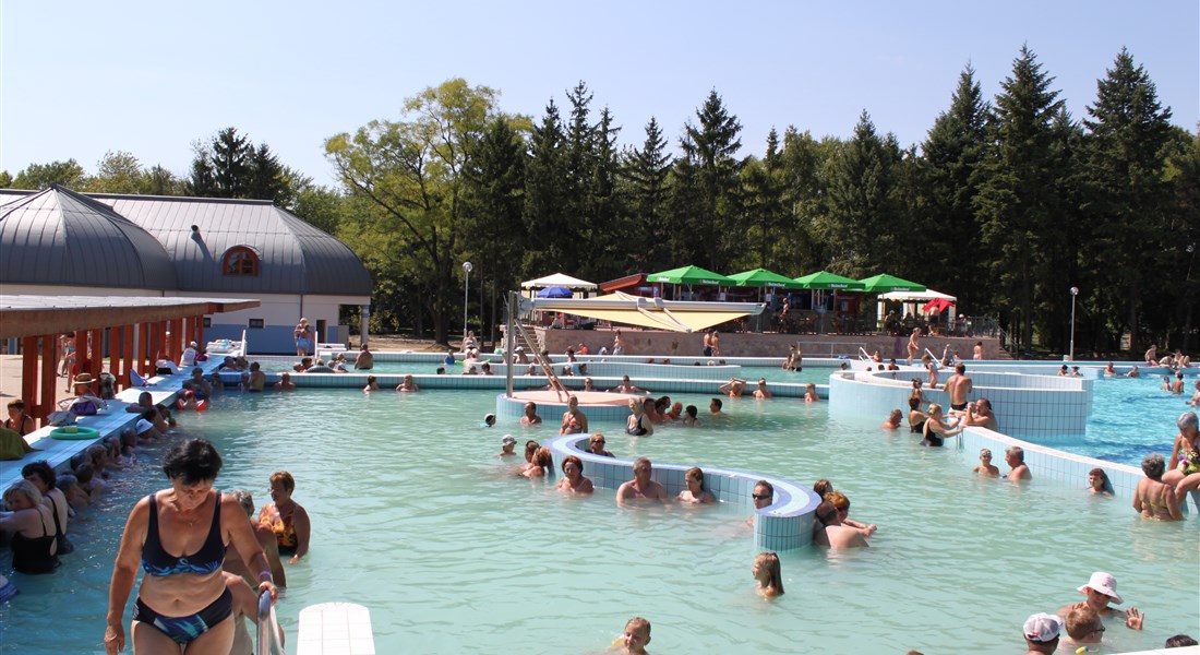 Mezőkövesd - Maďarsko Mesökövesd - termální lázně venkovní relaxační bazén