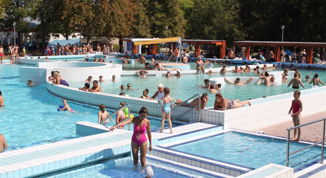 Mezőkövesd - Maďarsko Mesökövesd termální lázně venkovní bazény 5