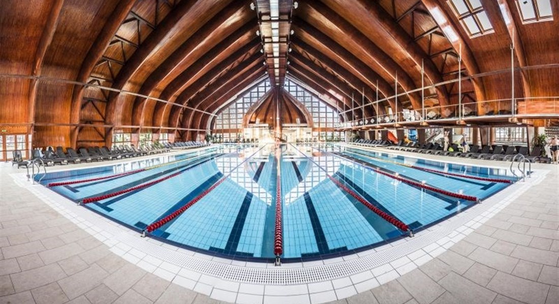 Mezőkövesd - Maďarsko Mesökövesd termální lázně vnitřní plavecký bazén
